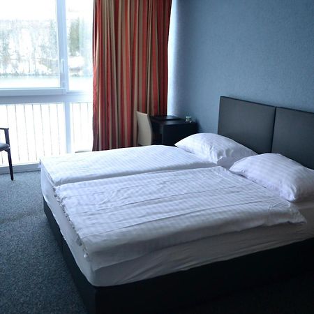 Hotel Les Rives Du Doubs Les Brenets Esterno foto