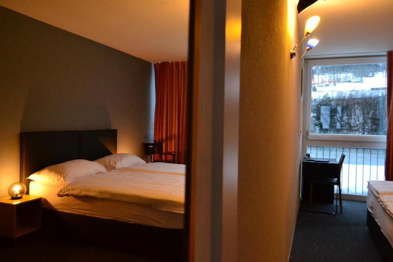 Hotel Les Rives Du Doubs Les Brenets Esterno foto