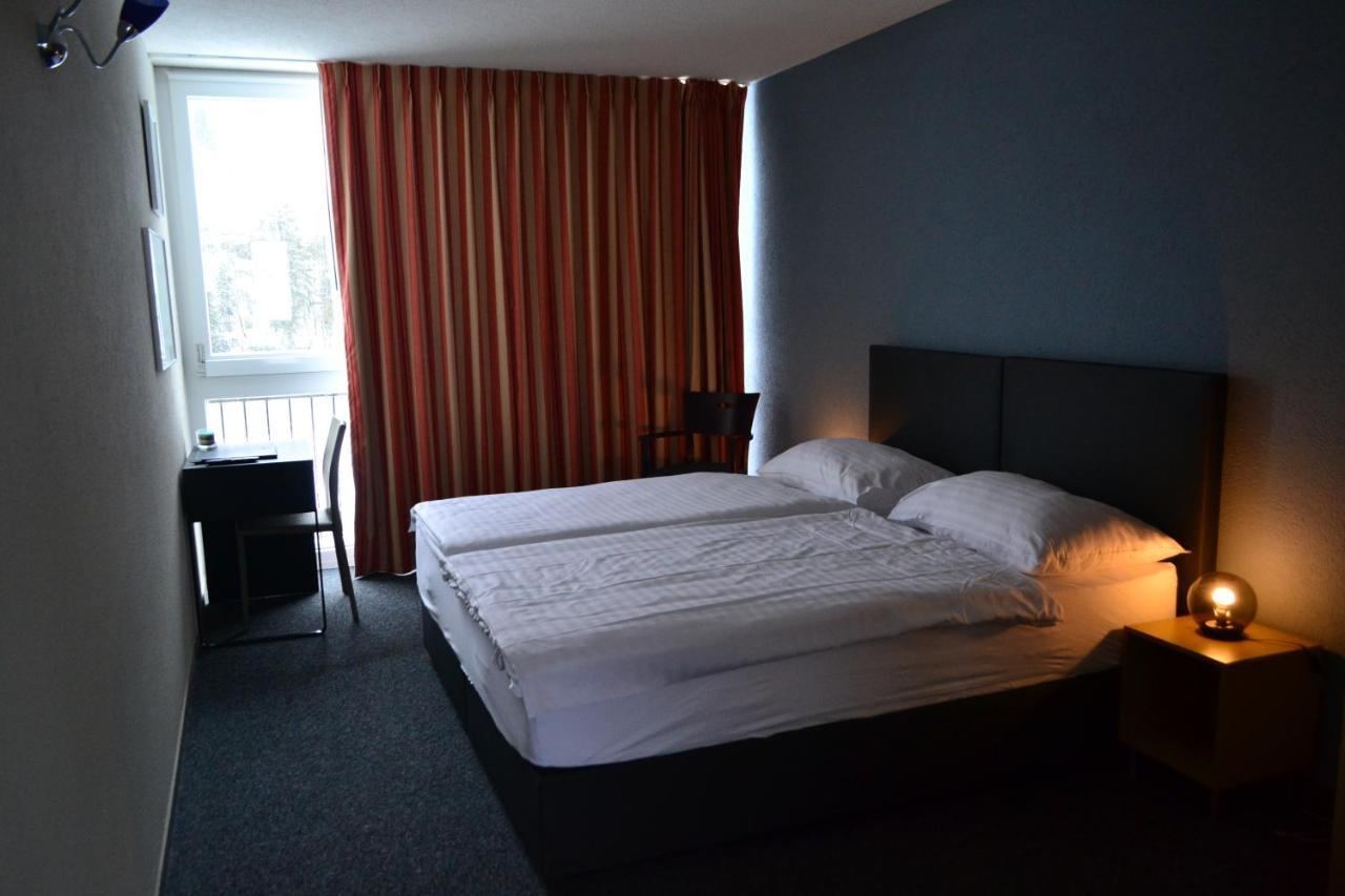 Hotel Les Rives Du Doubs Les Brenets Esterno foto