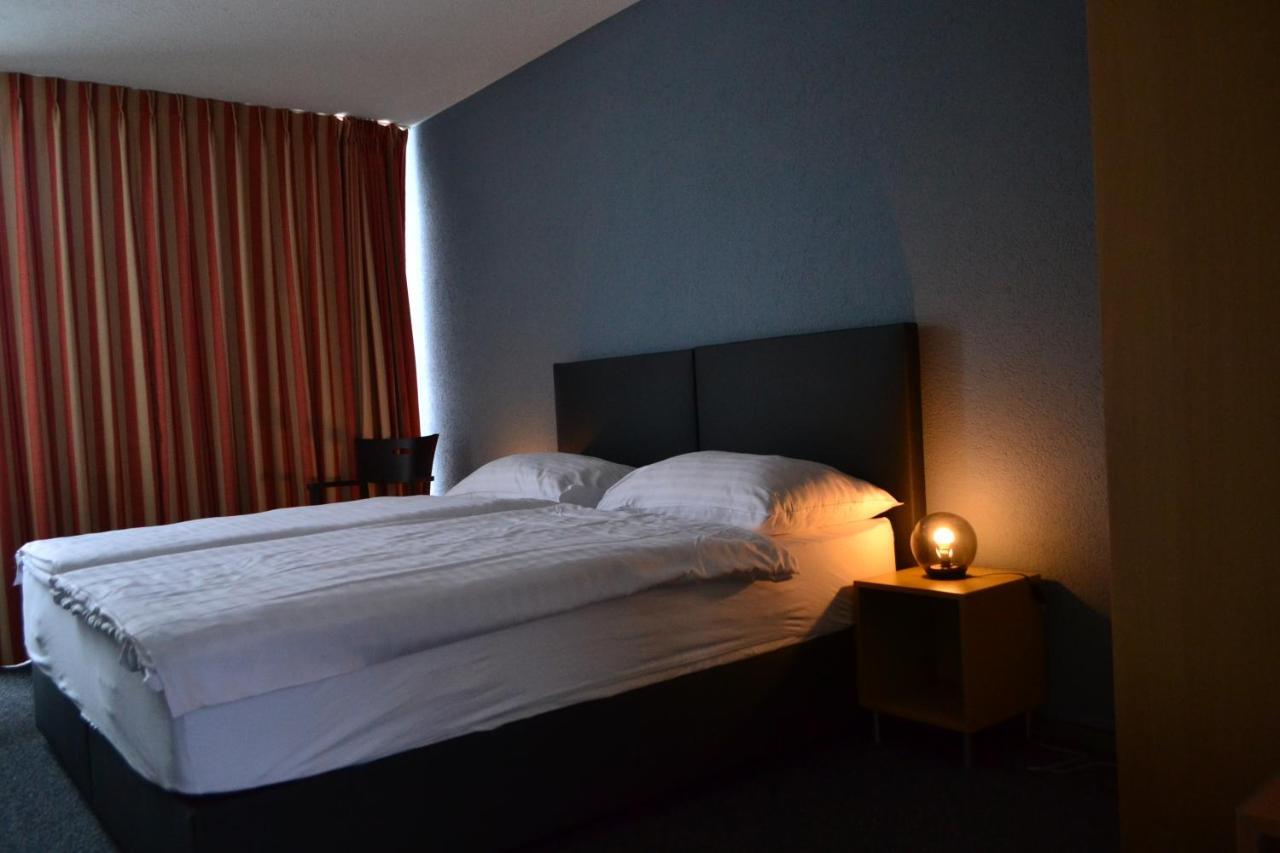 Hotel Les Rives Du Doubs Les Brenets Esterno foto