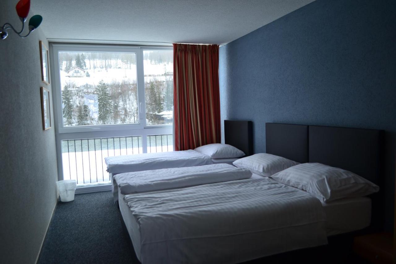 Hotel Les Rives Du Doubs Les Brenets Esterno foto