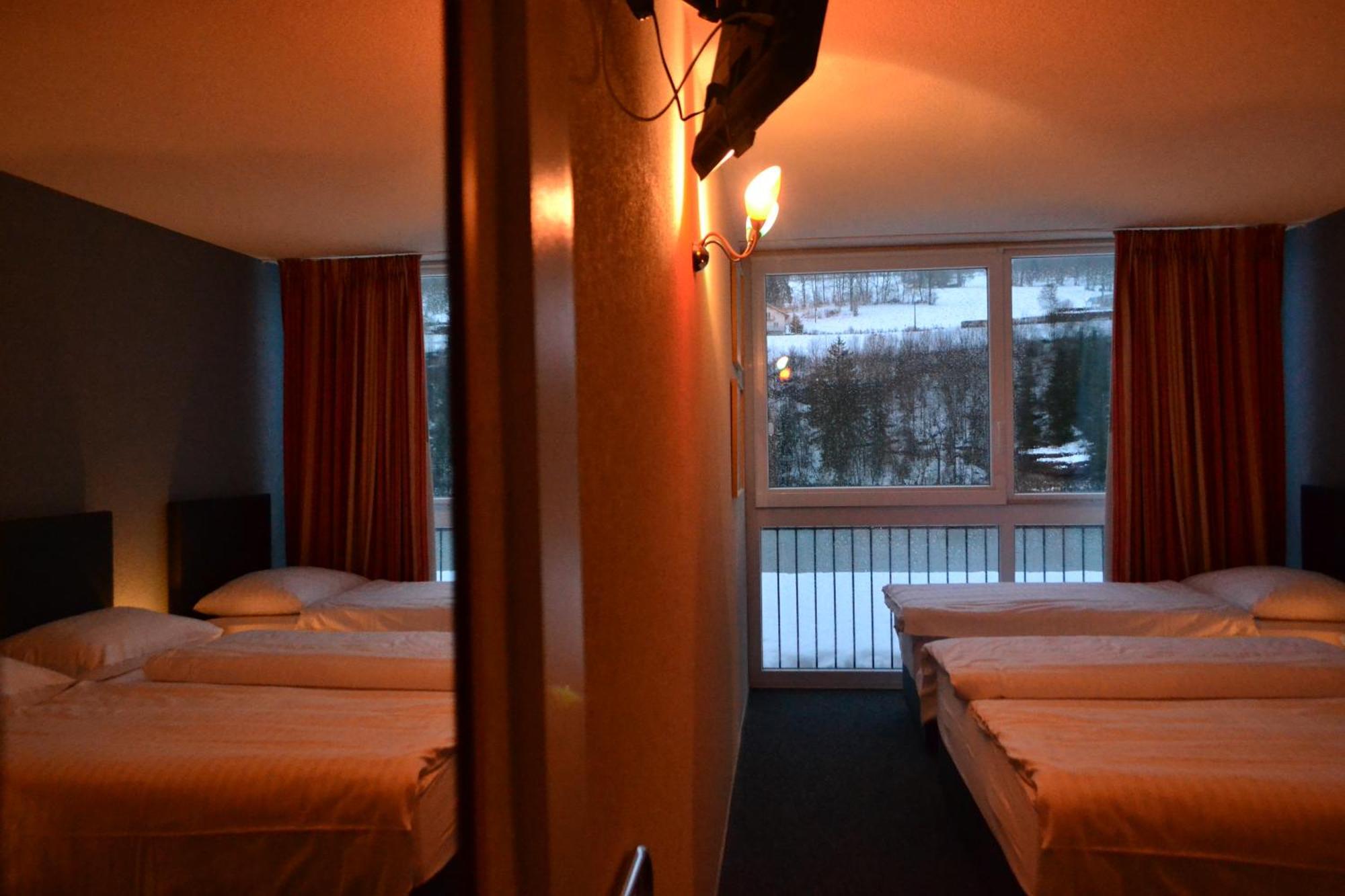 Hotel Les Rives Du Doubs Les Brenets Esterno foto