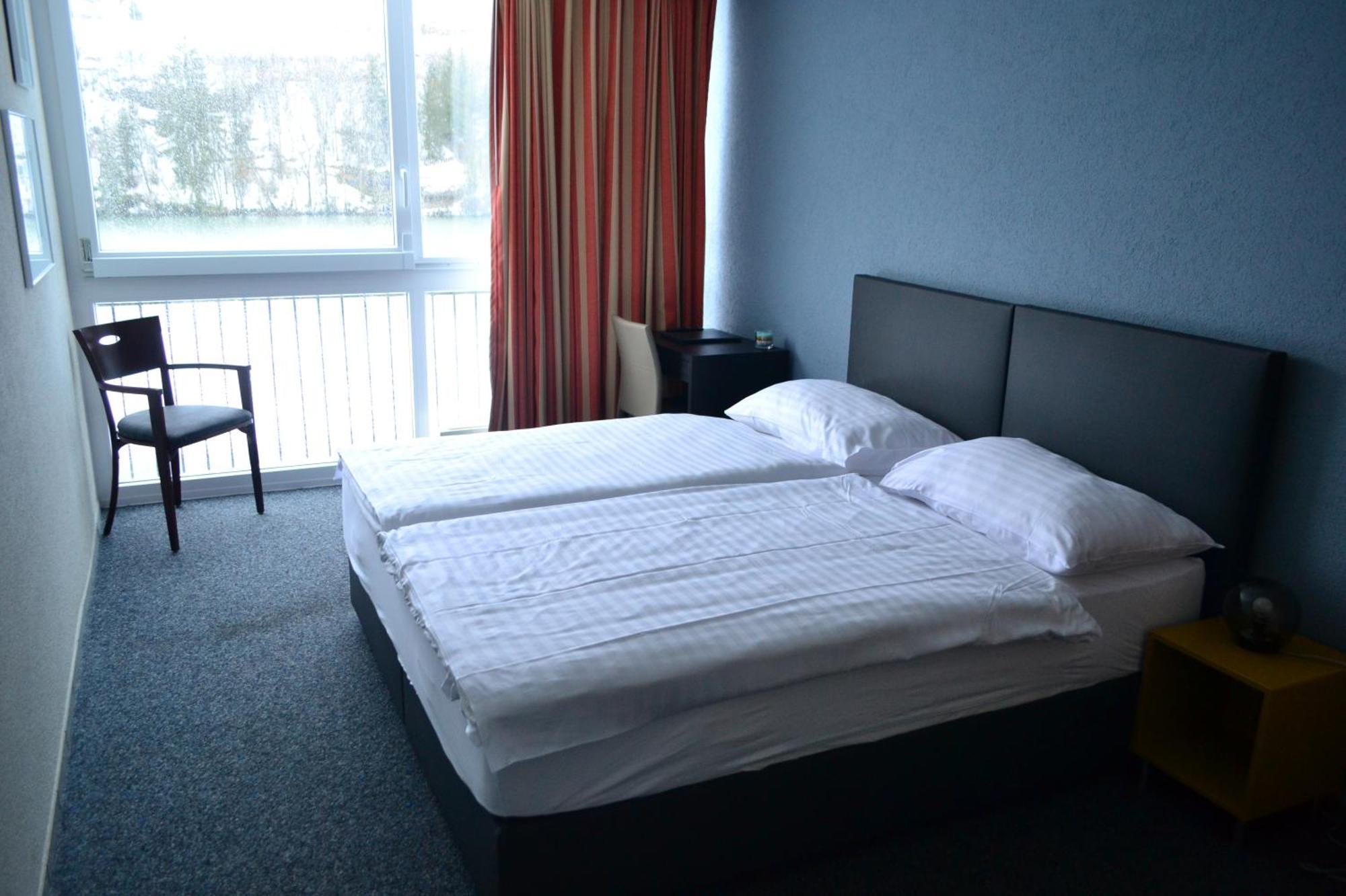 Hotel Les Rives Du Doubs Les Brenets Esterno foto