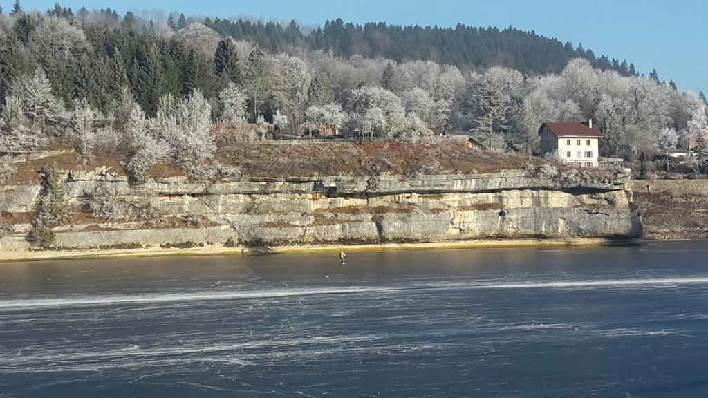Hotel Les Rives Du Doubs Les Brenets Esterno foto