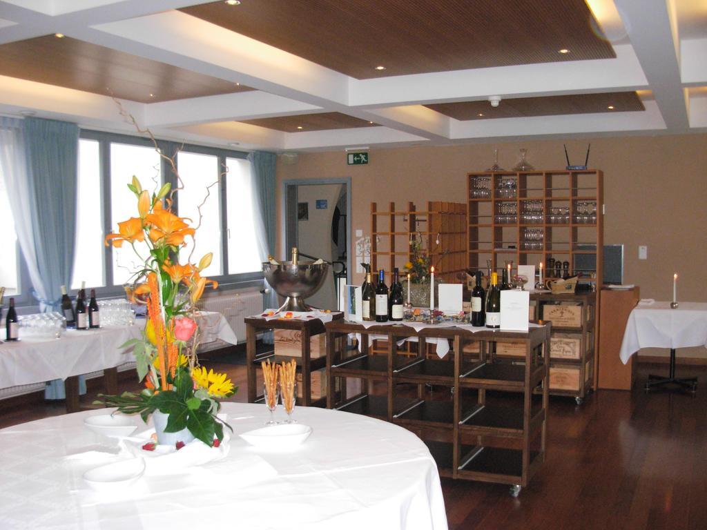 Hotel Les Rives Du Doubs Les Brenets Esterno foto