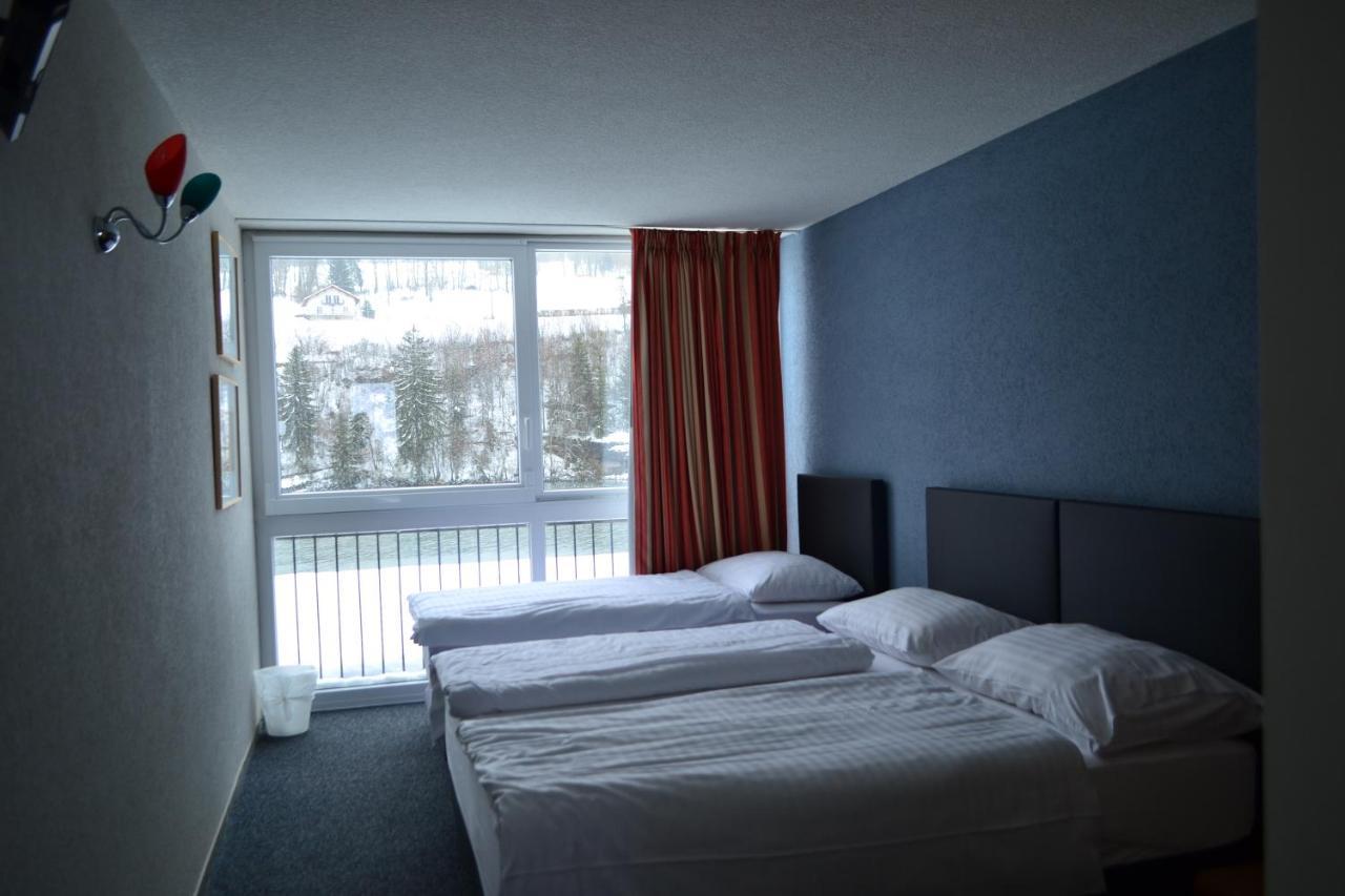 Hotel Les Rives Du Doubs Les Brenets Esterno foto