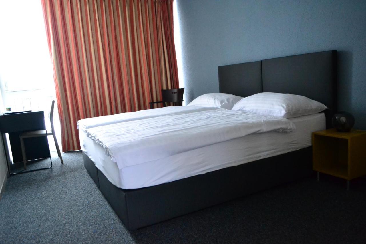 Hotel Les Rives Du Doubs Les Brenets Esterno foto