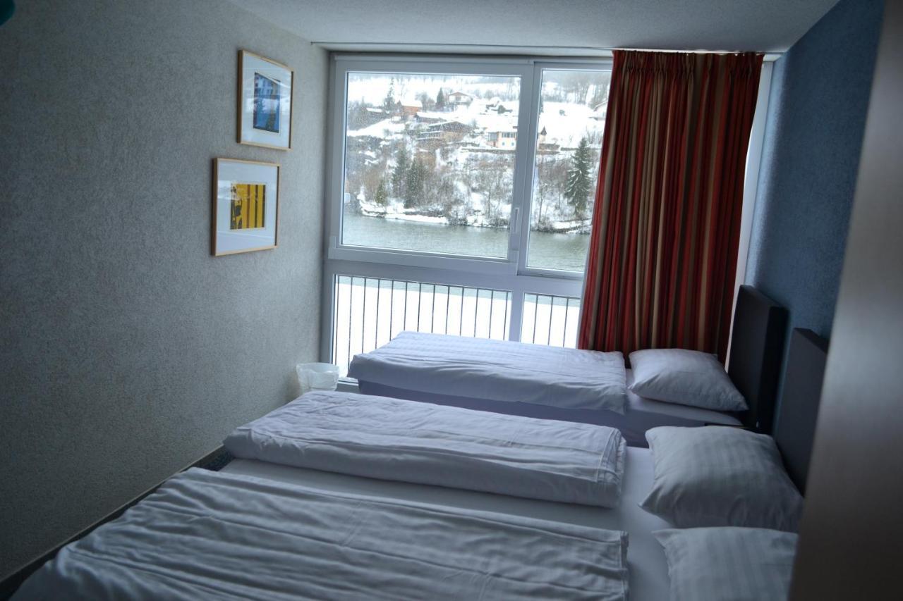 Hotel Les Rives Du Doubs Les Brenets Esterno foto