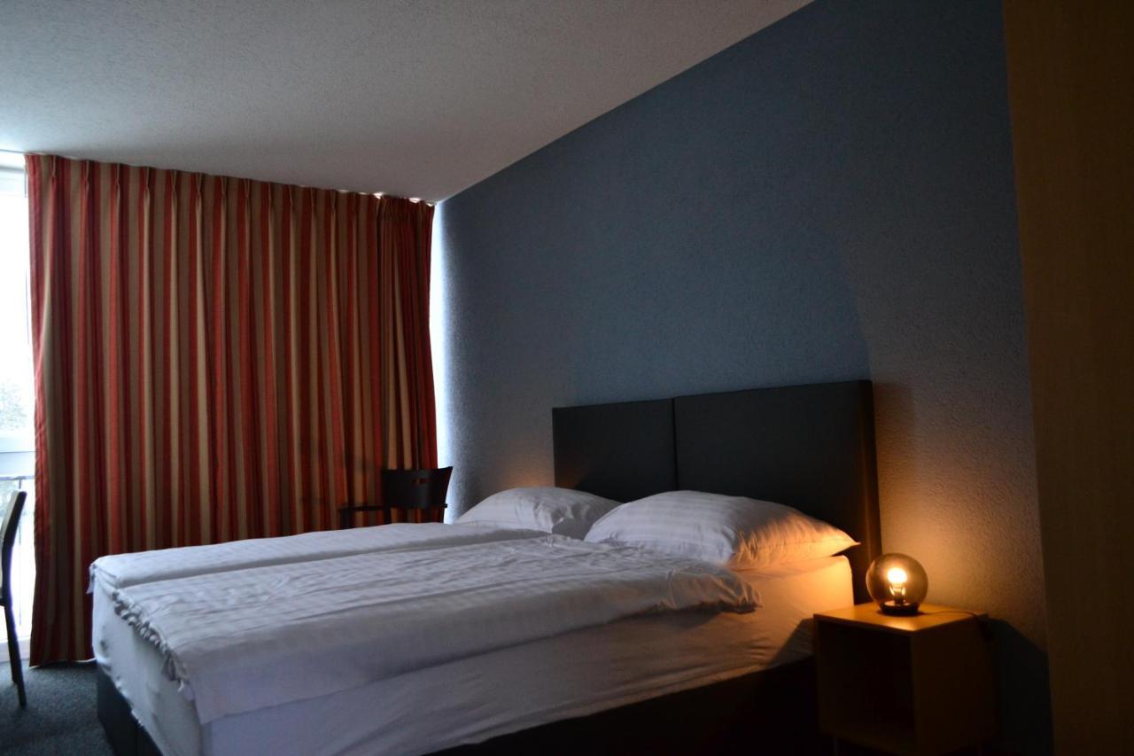 Hotel Les Rives Du Doubs Les Brenets Esterno foto