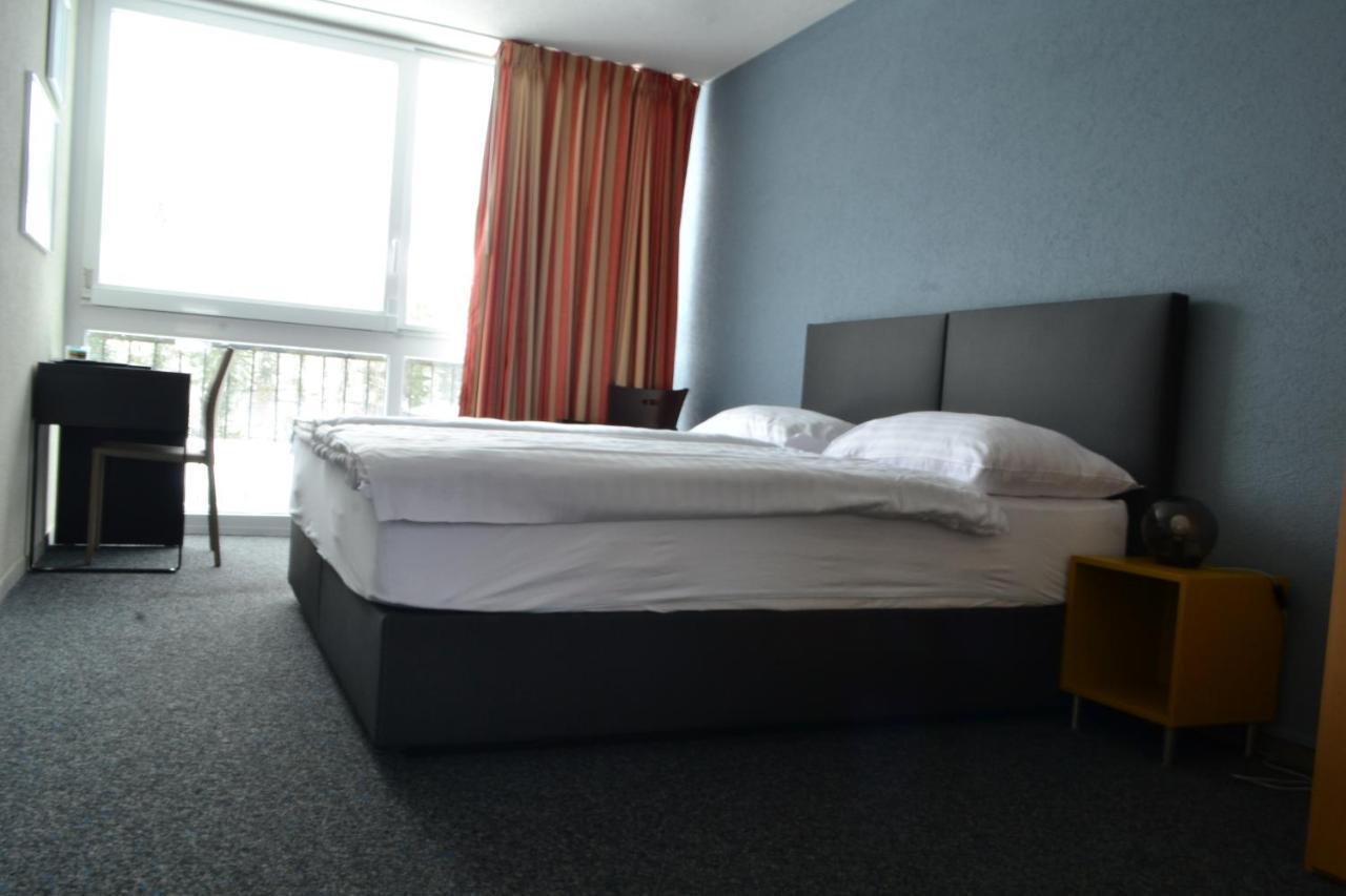 Hotel Les Rives Du Doubs Les Brenets Esterno foto